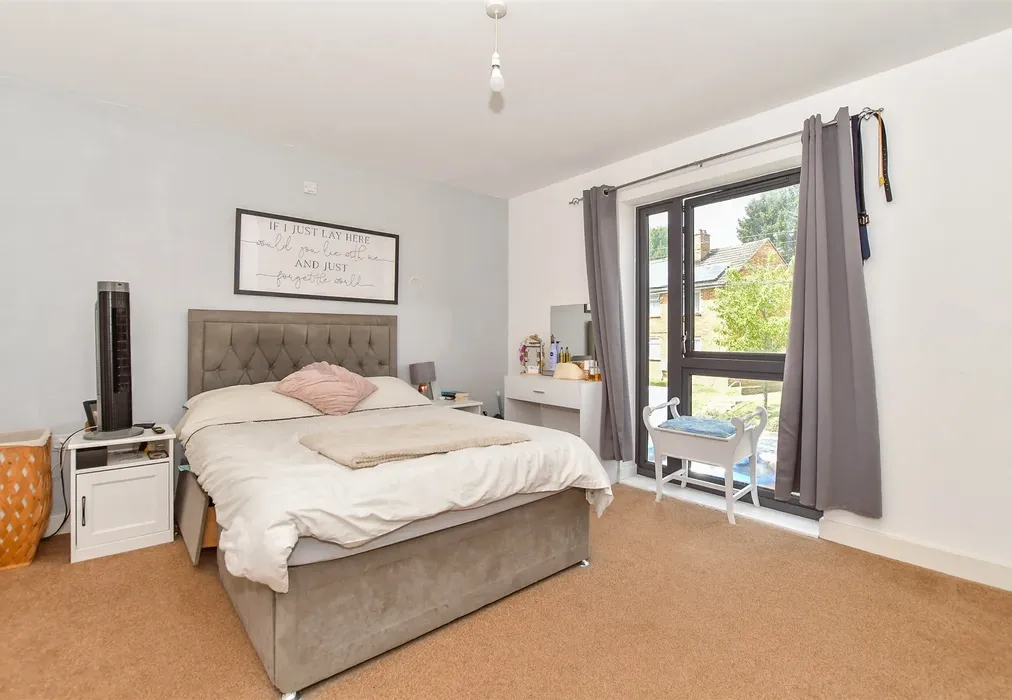 Bedroom 1 - Greggs Wood Road, Tunbridge Wells, Kent - Wards of Kent