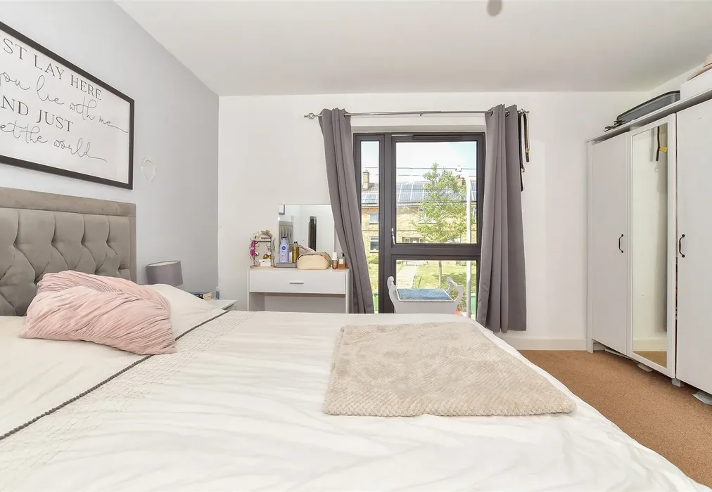 Bedroom 1 - Greggs Wood Road, Tunbridge Wells, Kent - Wards of Kent