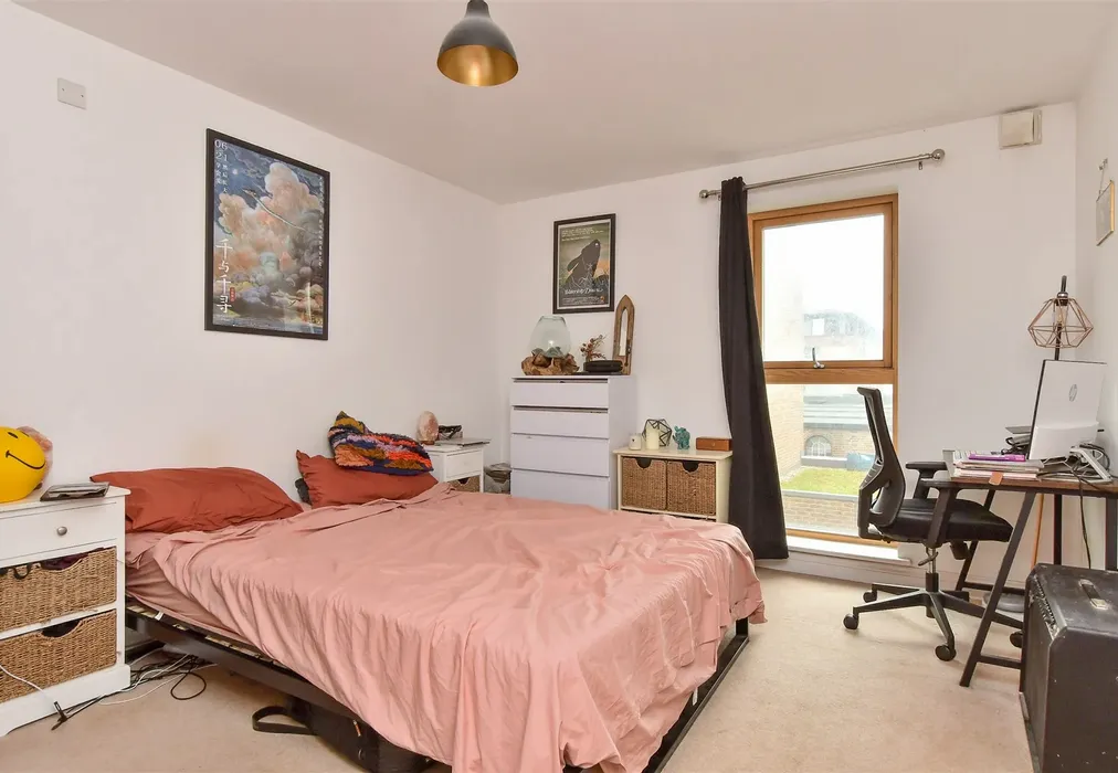 Bedroom - Francis Street, Brighton, East Sussex - Wards of Kent