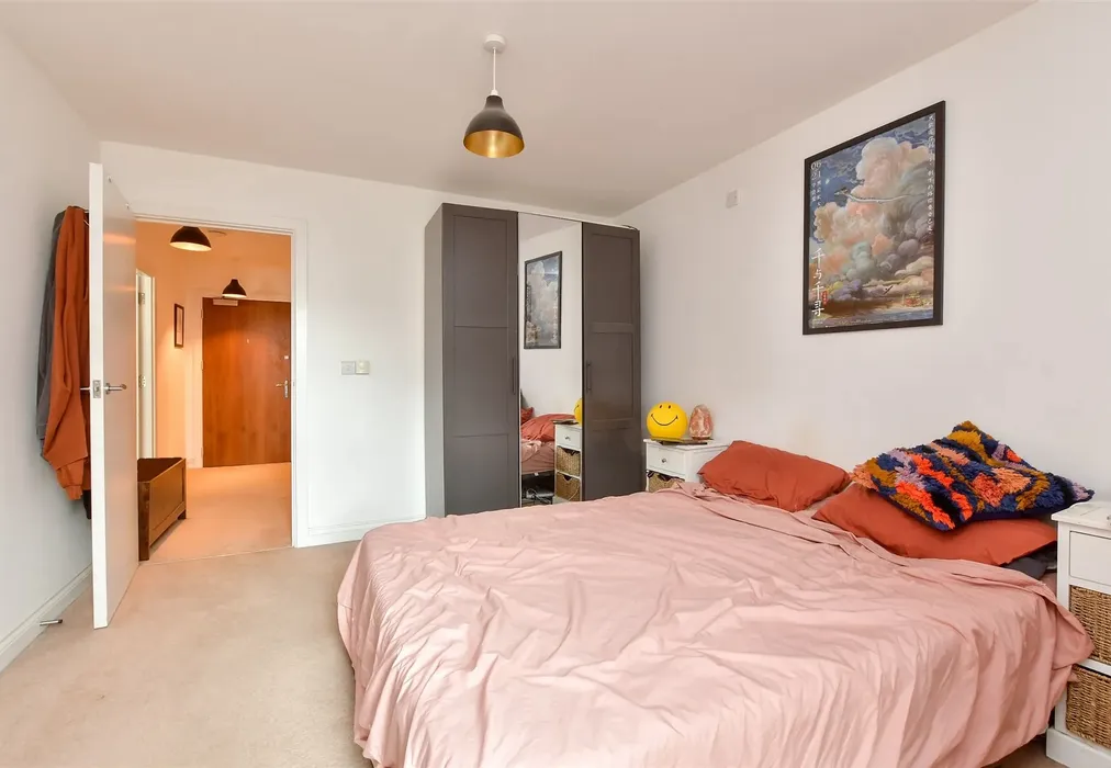 Bedroom - Francis Street, Brighton, East Sussex - Wards of Kent
