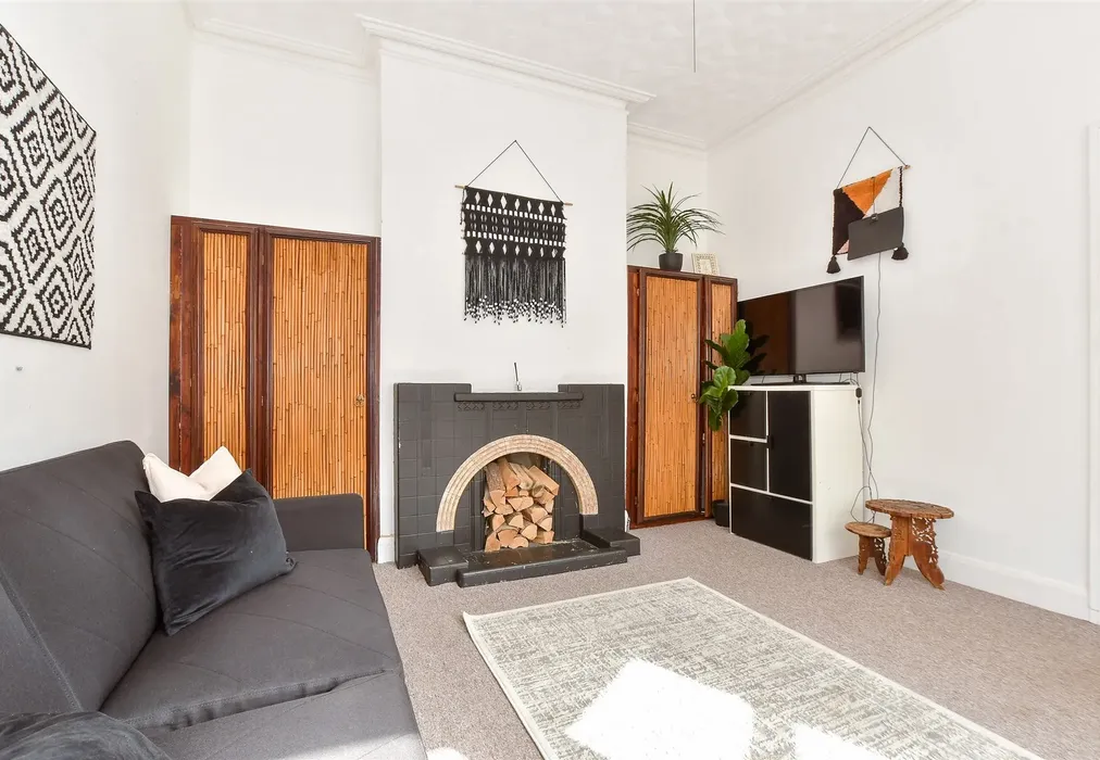 Lounge - Crescent Road, Sandown, Isle of Wight - Wards of Kent