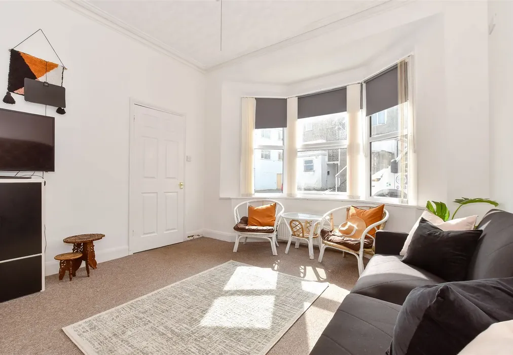 Lounge - Crescent Road, Sandown, Isle of Wight - Wards of Kent