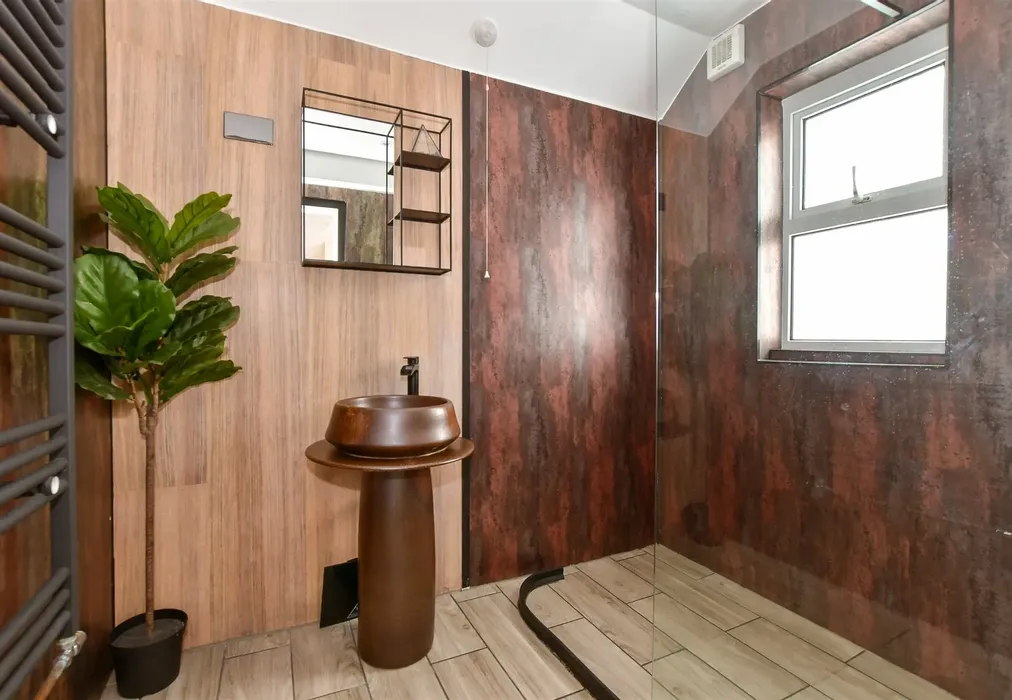 En-Suite Shower Room - Crescent Road, Sandown, Isle of Wight - Wards of Kent