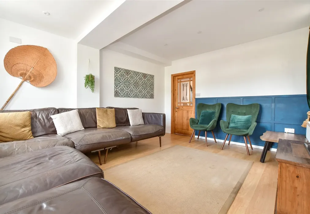 Family Room - Crescent Road, Sandown, Isle of Wight - Wards of Kent