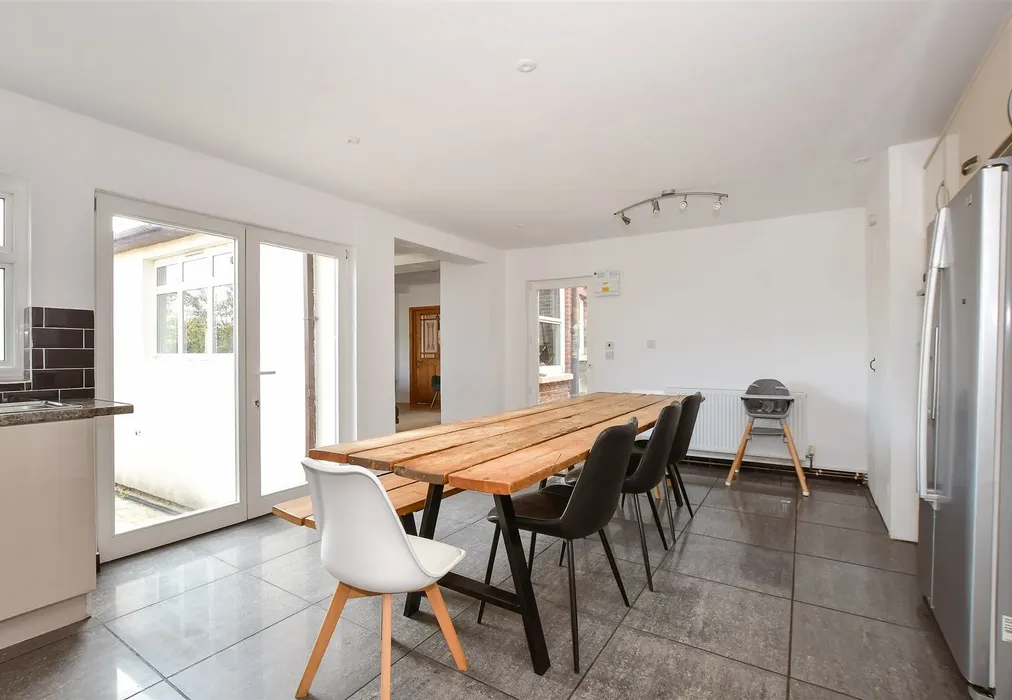 Kitchen/ Dining Room - Crescent Road, Sandown, Isle of Wight - Wards of Kent