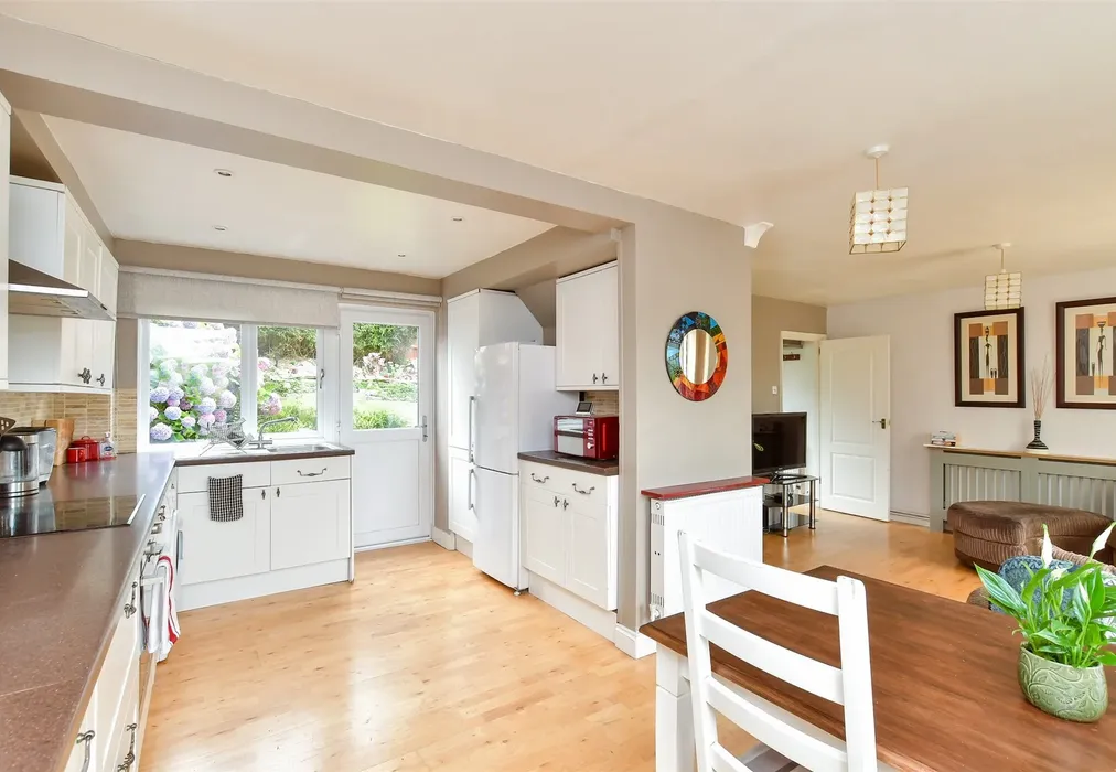 Kitchen - Cowley Drive, Woodingdean, Brighton, East Sussex - Wards of Kent