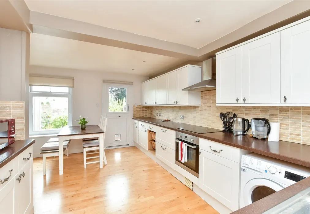 Kitchen - Cowley Drive, Woodingdean, Brighton, East Sussex - Wards of Kent