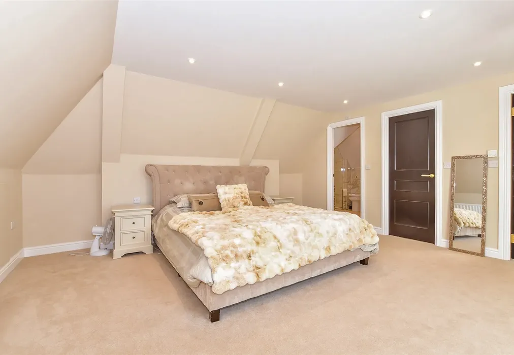 Bedroom 1 - School House Lane, Horsmonden, Tonbridge, Kent - Wards of Kent