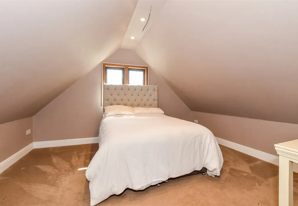 Room 3 - School House Lane, Horsmonden, Tonbridge, Kent - Wards of Kent