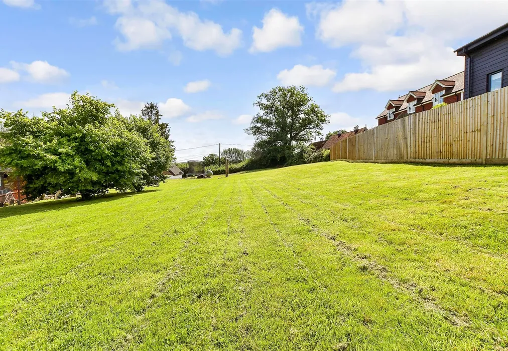 Rear Garden - School House Lane, Horsmonden, Tonbridge, Kent - Wards of Kent