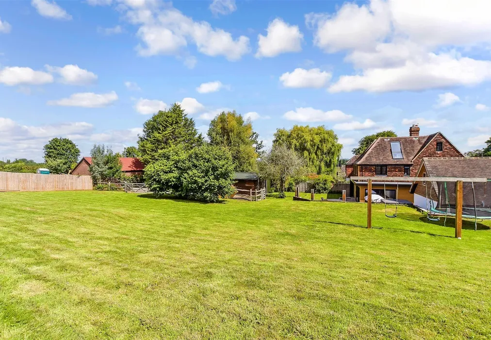 Rear Garden - School House Lane, Horsmonden, Tonbridge, Kent - Wards of Kent