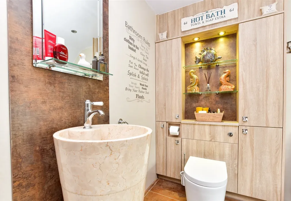 Bathroom - Holtye Road, Hammerwood, East Sussex - Wards of Kent