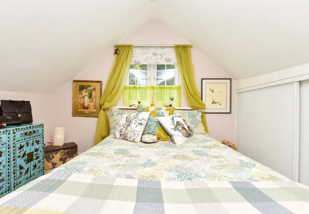 Bedroom 2 - Holtye Road, Hammerwood, East Sussex - Wards of Kent