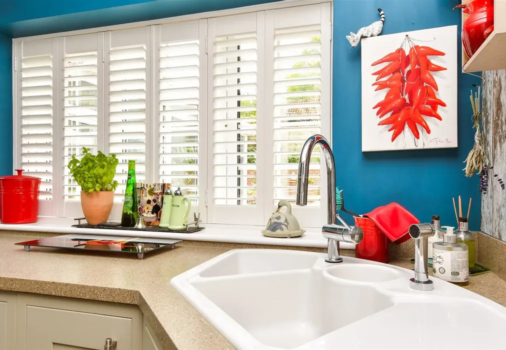 Kitchen - Holtye Road, Hammerwood, East Sussex - Wards of Kent