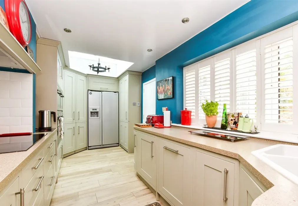 Kitchen - Holtye Road, Hammerwood, East Sussex - Wards of Kent