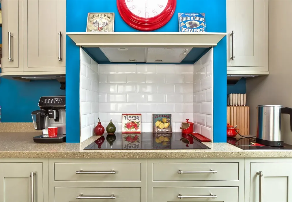 Kitchen - Holtye Road, Hammerwood, East Sussex - Wards of Kent