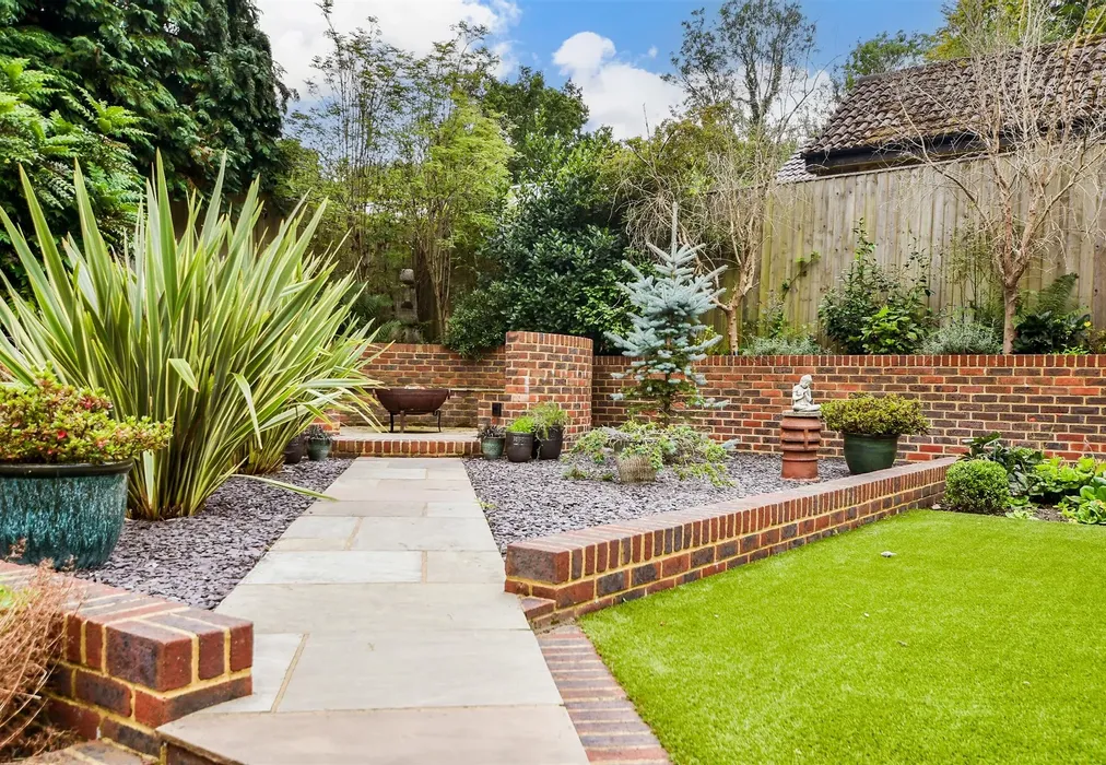 External Feature - Holtye Road, Hammerwood, East Sussex - Wards of Kent