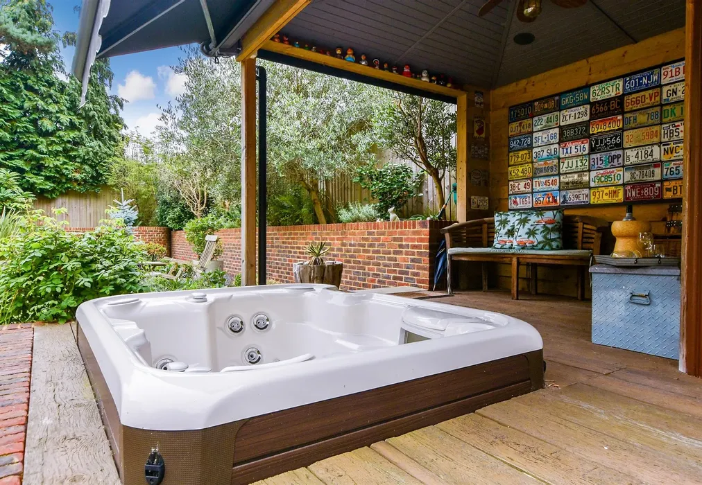 Rear Garden - Holtye Road, Hammerwood, East Sussex - Wards of Kent