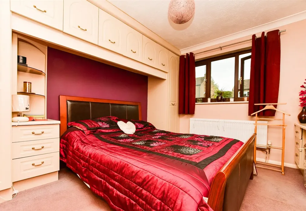 Bedroom 1 - Montargis Way, Crowborough, East Sussex - Wards of Kent