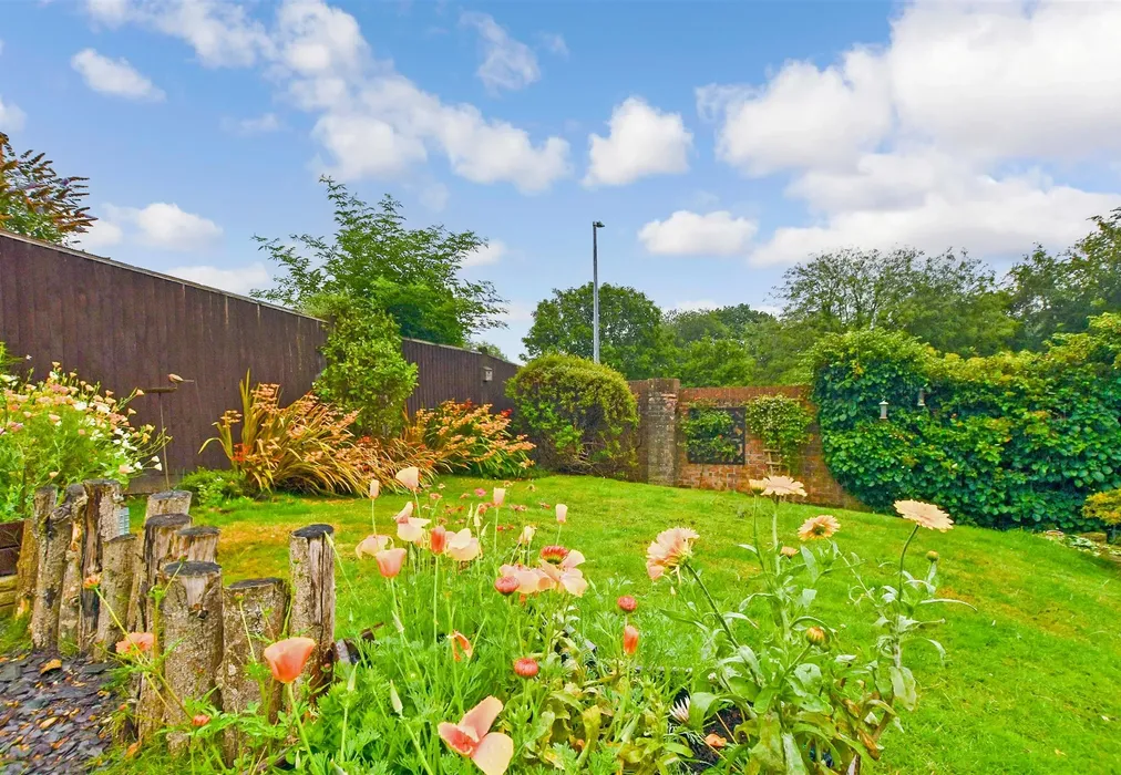 Rear Garden - Montargis Way, Crowborough, East Sussex - Wards of Kent
