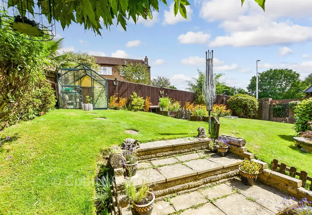 Rear Garden - Montargis Way, Crowborough, East Sussex - Wards of Kent