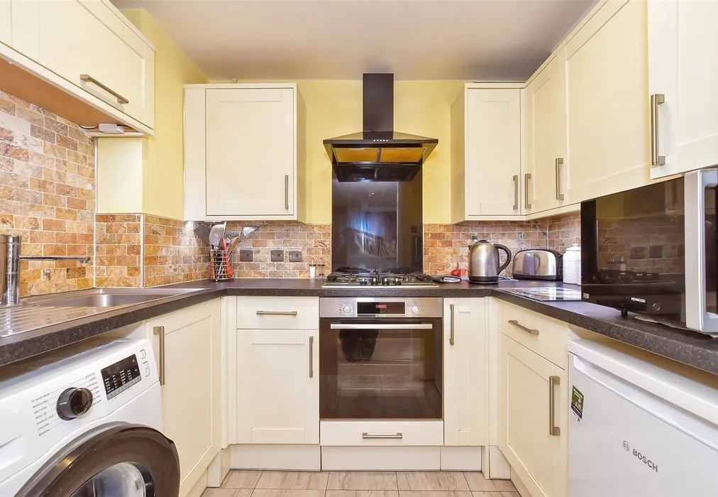 Kitchen - Clarendon Road, Southsea, Hampshire - Wards of Kent