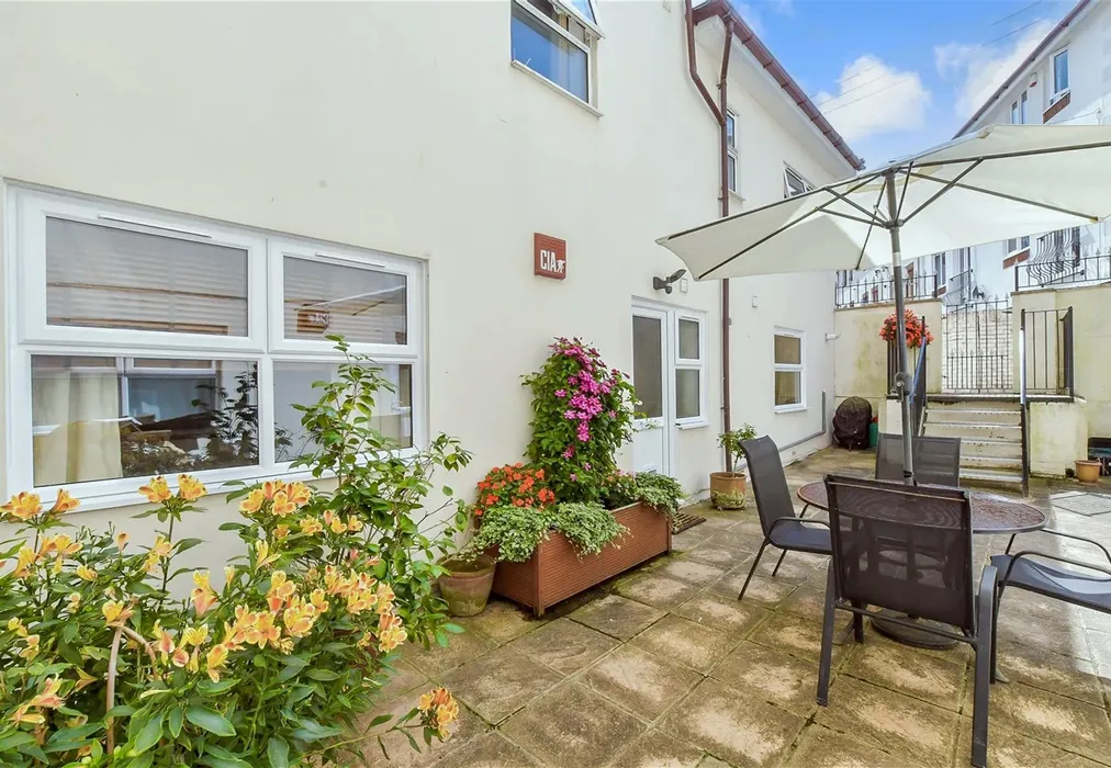 Communal Garden - Clarendon Road, Southsea, Hampshire - Wards of Kent