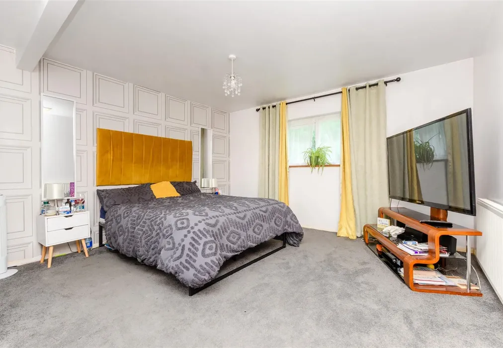 Bedroom 1 - Drudgeon Way, Bean, Dartford, Kent - Wards of Kent