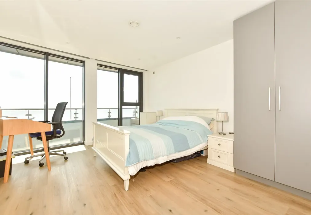 Bedroom 1 - Beach Drive, Ramsgate, Kent - Wards of Kent