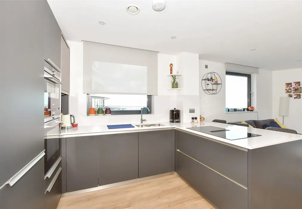 Lounge/ Kitchen - Beach Drive, Ramsgate, Kent - Wards of Kent