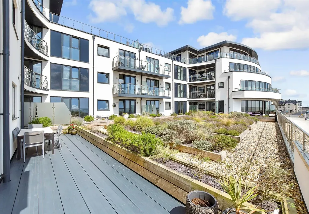Balcony / Terrace - Beach Drive, Ramsgate, Kent - Wards of Kent