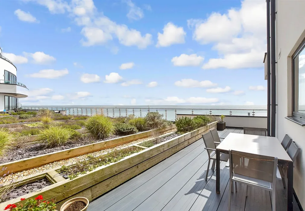 Balcony / Terrace - Beach Drive, Ramsgate, Kent - Wards of Kent