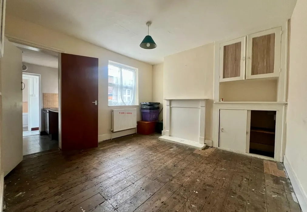 Lounge - Mead Road, Folkestone, Kent - Wards of Kent