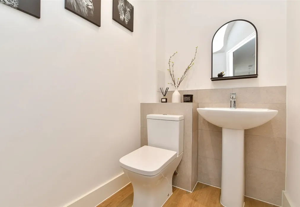 Cloakroom - Aylsham Road, Tadworth, Surrey - Wards of Kent