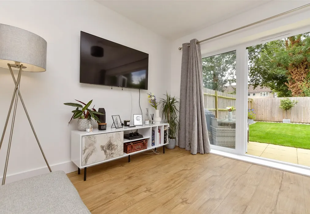 Internal Lifestyle Photograph - Aylsham Road, Tadworth, Surrey - Wards of Kent