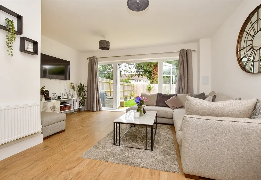 Internal Lifestyle Photograph - Aylsham Road, Tadworth, Surrey - Wards of Kent