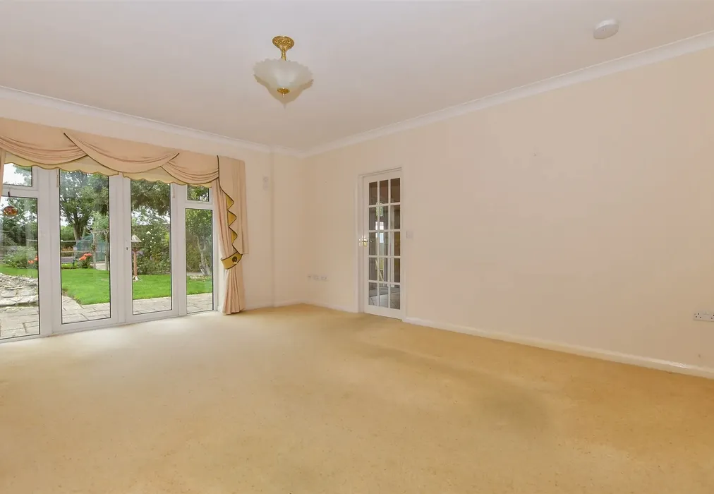 Lounge - Maidstone Road, Headcorn, Ashford, Kent - Wards of Kent