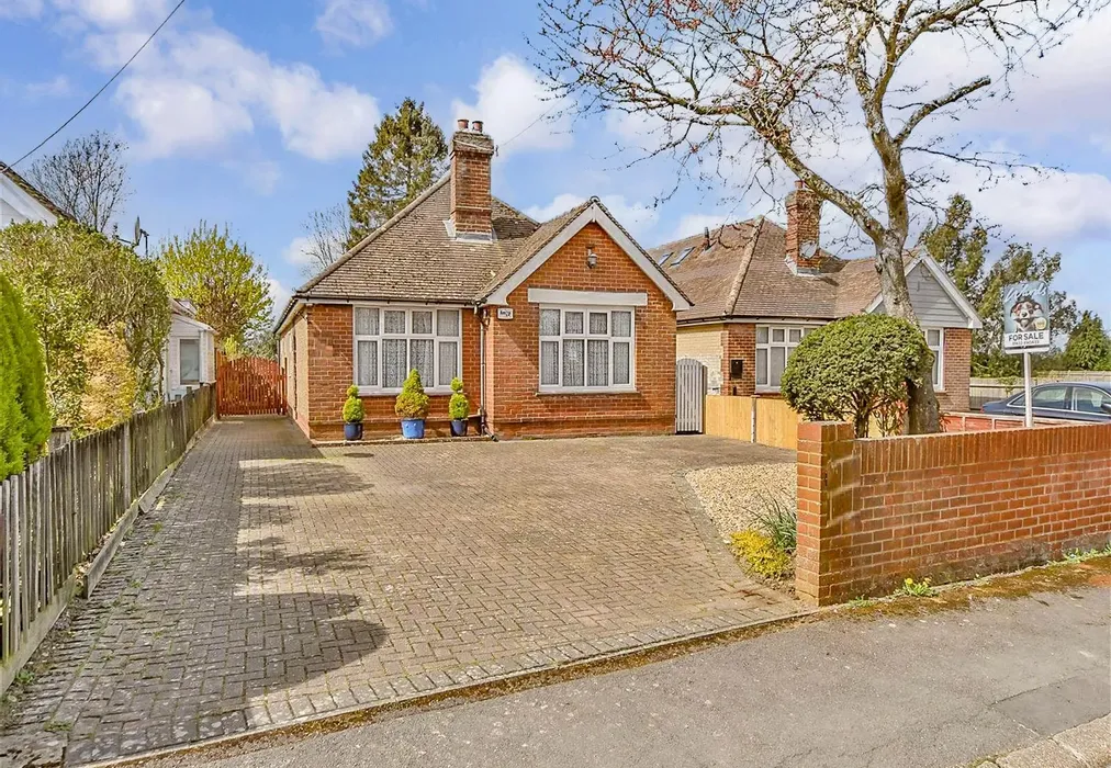 Front - Maidstone Road, Headcorn, Ashford, Kent - Wards of Kent