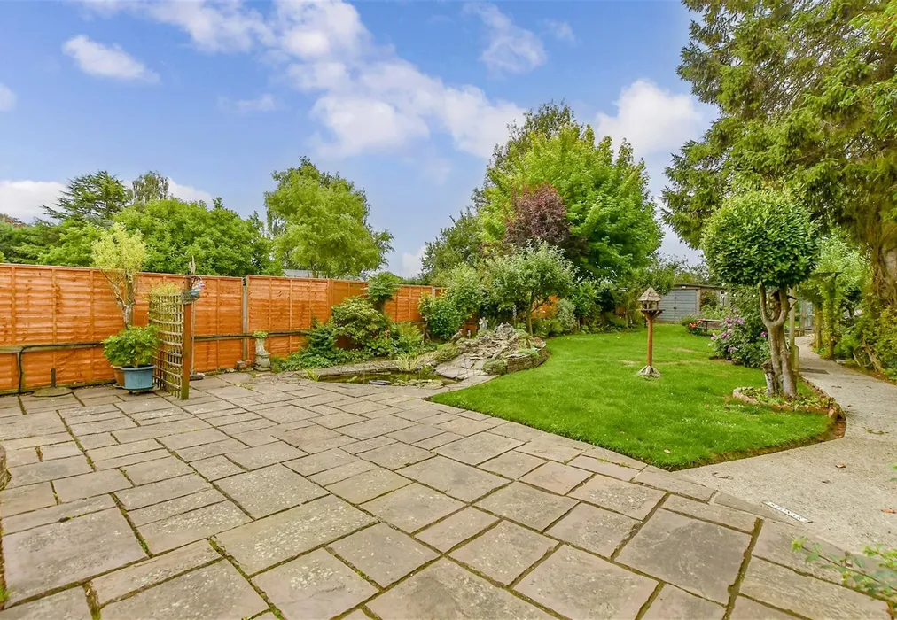 Rear Garden - Maidstone Road, Headcorn, Ashford, Kent - Wards of Kent