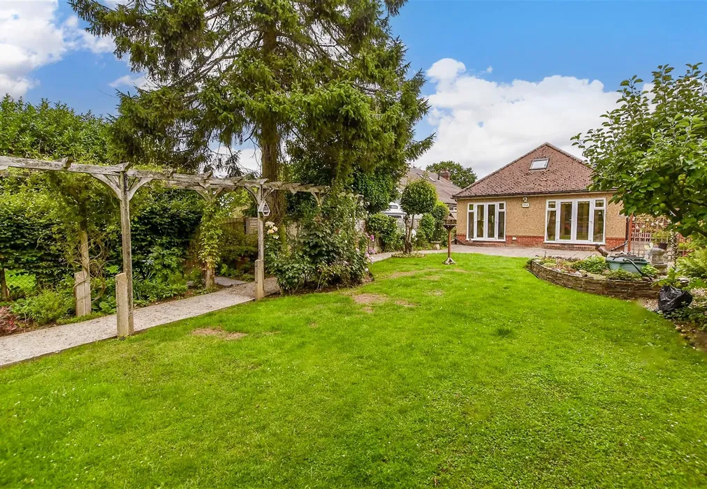 Garden - Maidstone Road, Headcorn, Ashford, Kent - Wards of Kent