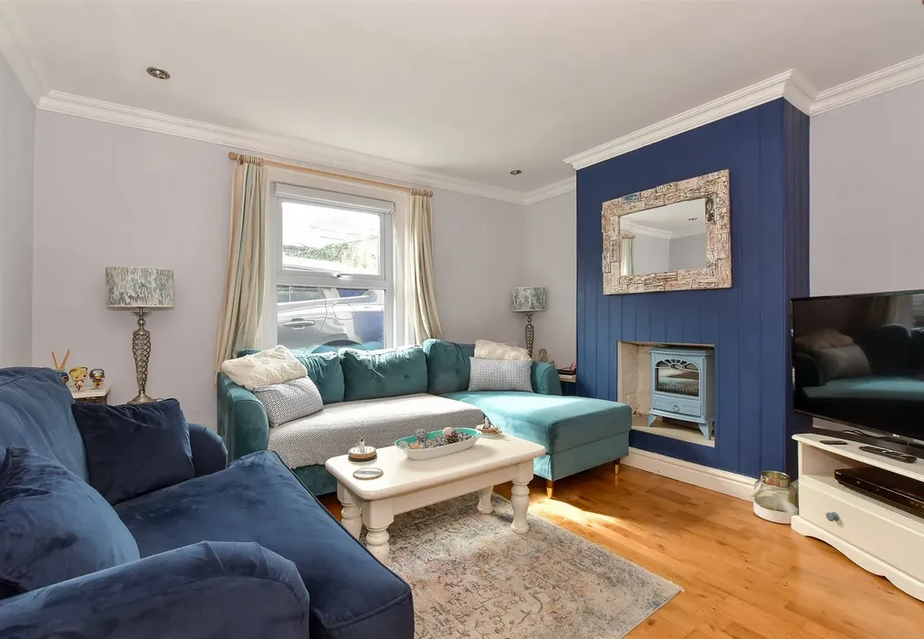 Lounge - Lower Highland Road, Ryde, Isle of Wight - Wards of Kent