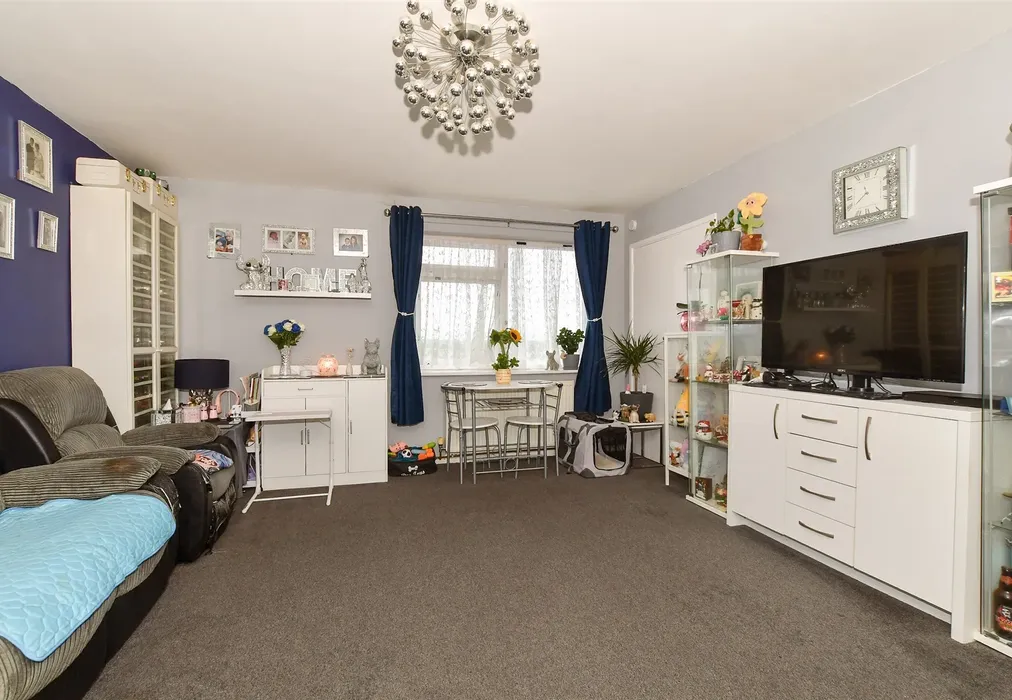Lounge - Cedar Court, Petworth, West Sussex - Wards of Kent