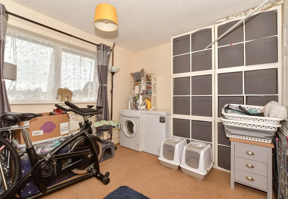 Bedroom 2 - Cedar Court, Petworth, West Sussex - Wards of Kent