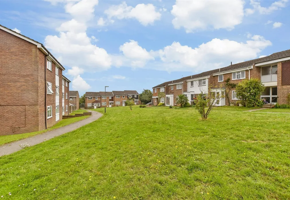 Communal Gardens - Cedar Court, Petworth, West Sussex - Wards of Kent