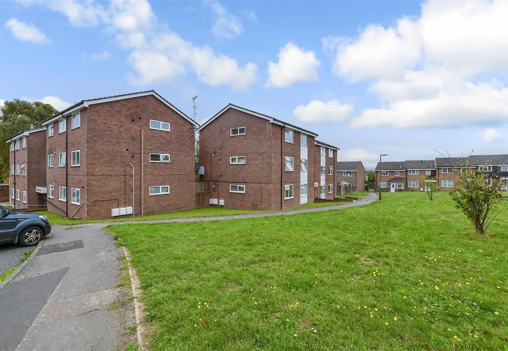 Communal Gardens - Cedar Court, Petworth, West Sussex - Wards of Kent