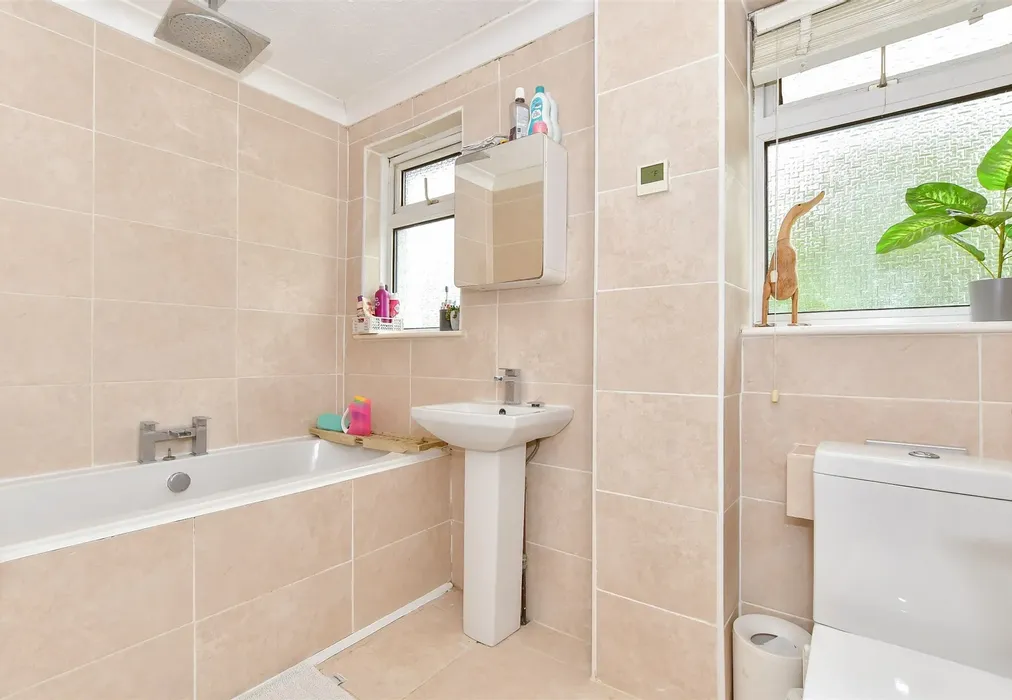 Bathroom - Southfields Road, Littlehampton, West Sussex - Wards of Kent