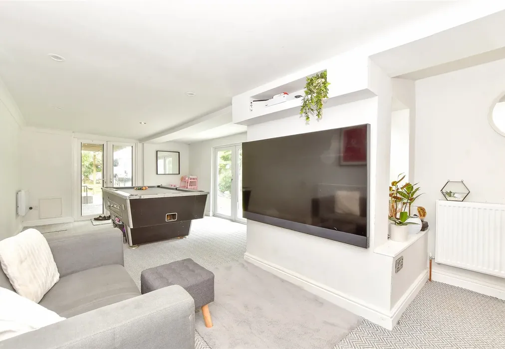 Family Room - Southfields Road, Littlehampton, West Sussex - Wards of Kent