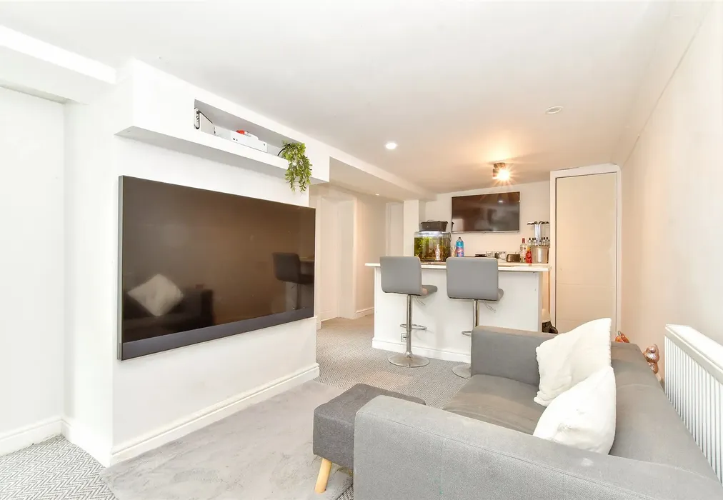 Family Room - Southfields Road, Littlehampton, West Sussex - Wards of Kent