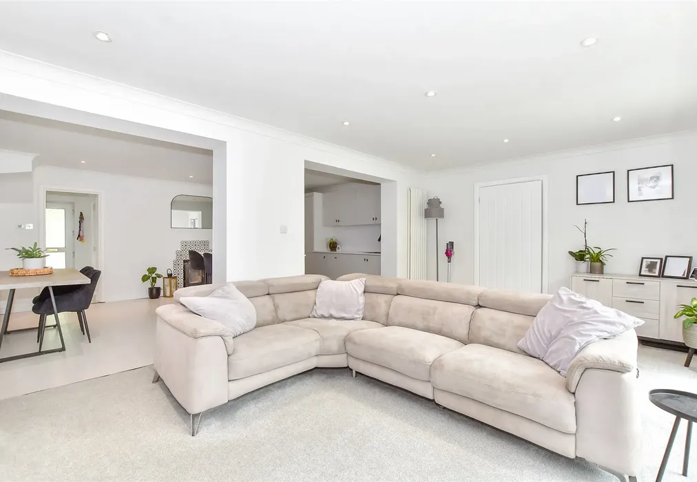 Lounge - Southfields Road, Littlehampton, West Sussex - Wards of Kent