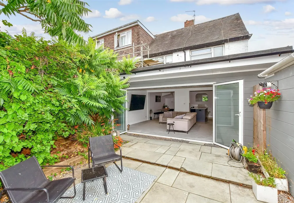 External Lifestyle Photograph - Southfields Road, Littlehampton, West Sussex - Wards of Kent